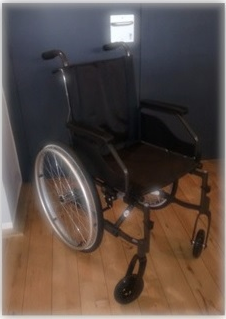 fauteuil roulant - wheelchair